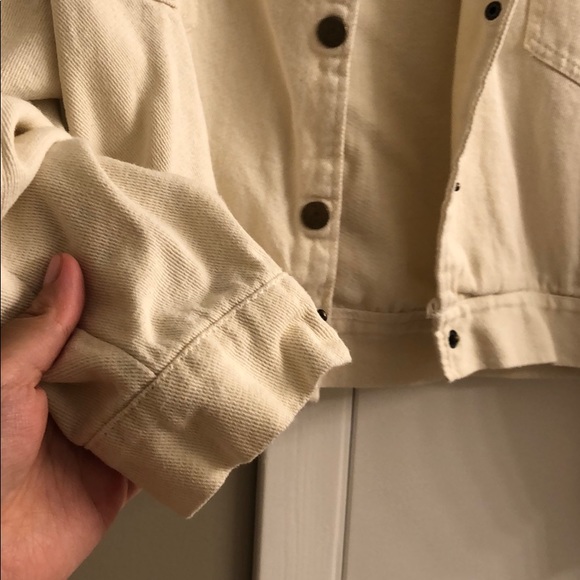 💙2 for $50💙new cropped beige jean jacket - Picture 5 of 6